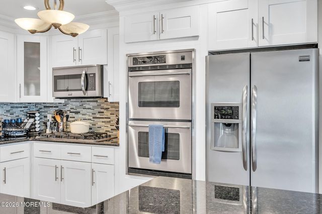 19 Drake Way, Toms River, NJ 08753