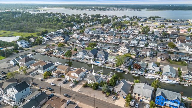 19 Drake Way, Toms River, NJ 08753