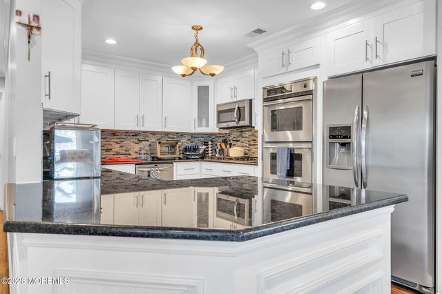 19 Drake Way, Toms River, NJ 08753