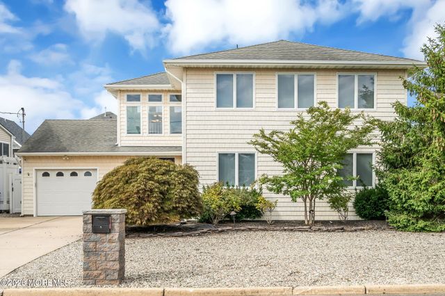 19 Drake Way, Toms River, NJ 08753