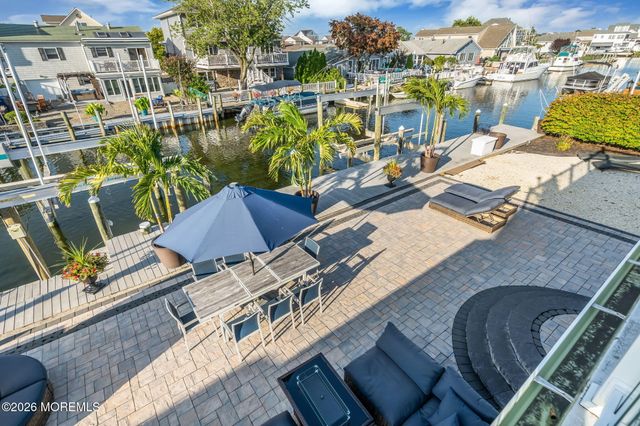 19 Drake Way, Toms River, NJ 08753