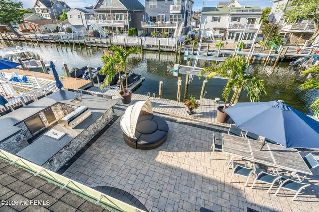 19 Drake Way, Toms River, NJ 08753