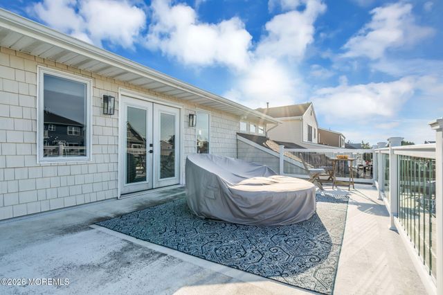 19 Drake Way, Toms River, NJ 08753
