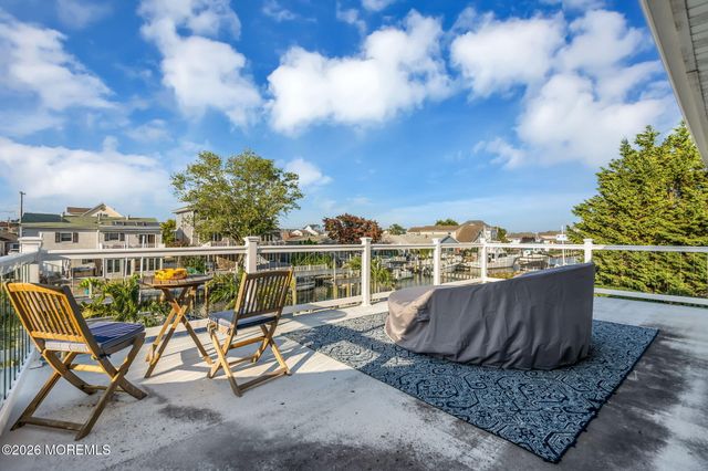 19 Drake Way, Toms River, NJ 08753