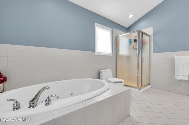 19 Drake Way, Toms River, NJ 08753