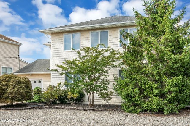 19 Drake Way, Toms River, NJ 08753