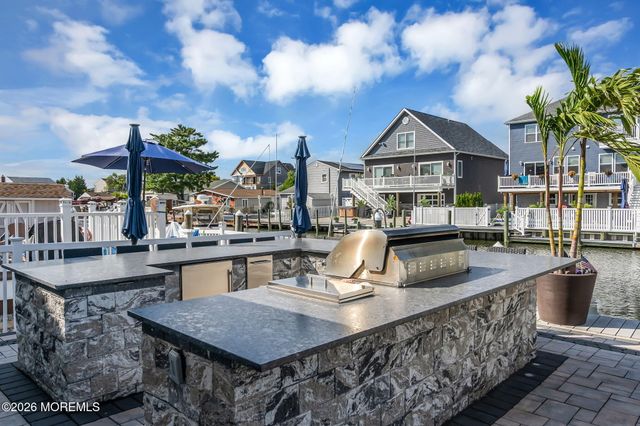 19 Drake Way, Toms River, NJ 08753