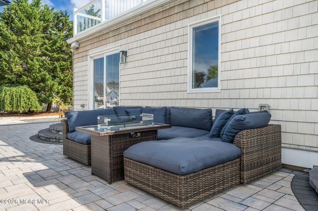 19 Drake Way, Toms River, NJ 08753