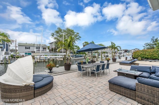 19 Drake Way, Toms River, NJ 08753
