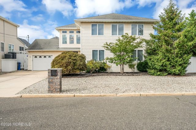 19 Drake Way, Toms River, NJ 08753