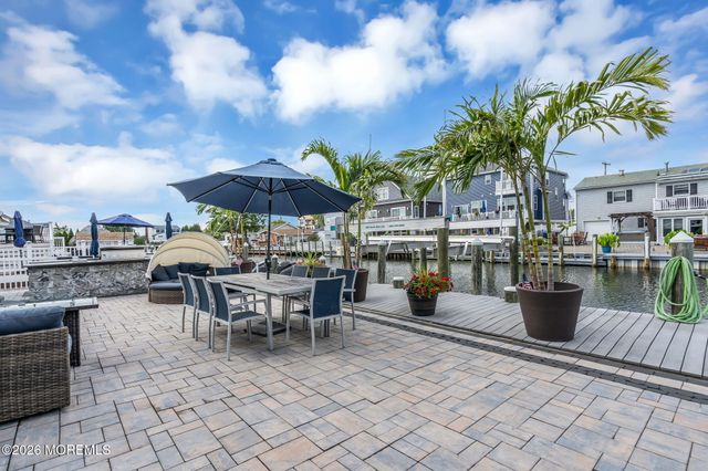 19 Drake Way, Toms River, NJ 08753