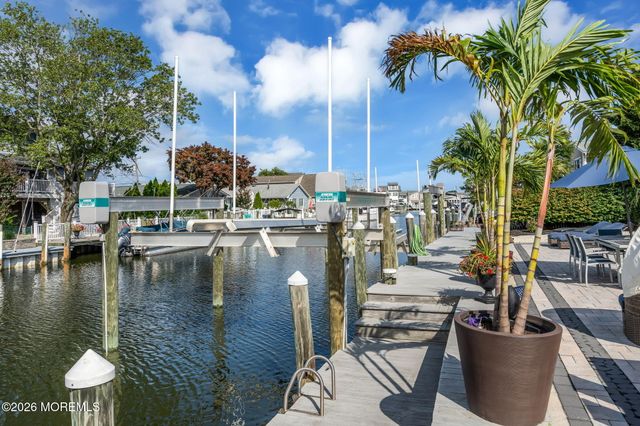19 Drake Way, Toms River, NJ 08753
