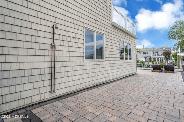19 Drake Way, Toms River, NJ 08753