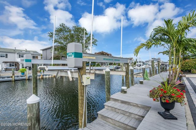 19 Drake Way, Toms River, NJ 08753