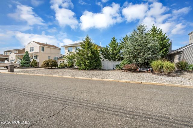 19 Drake Way, Toms River, NJ 08753