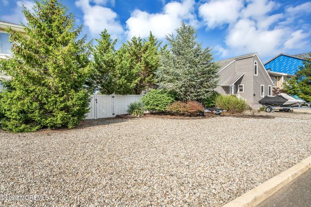 19 Drake Way, Toms River, NJ 08753