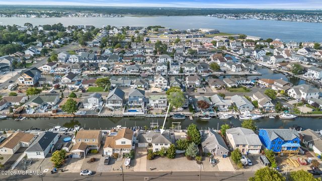 19 Drake Way, Toms River, NJ 08753