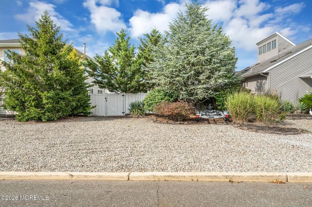 19 Drake Way, Toms River, NJ 08753