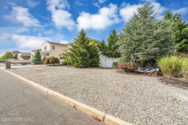 19 Drake Way, Toms River, NJ 08753