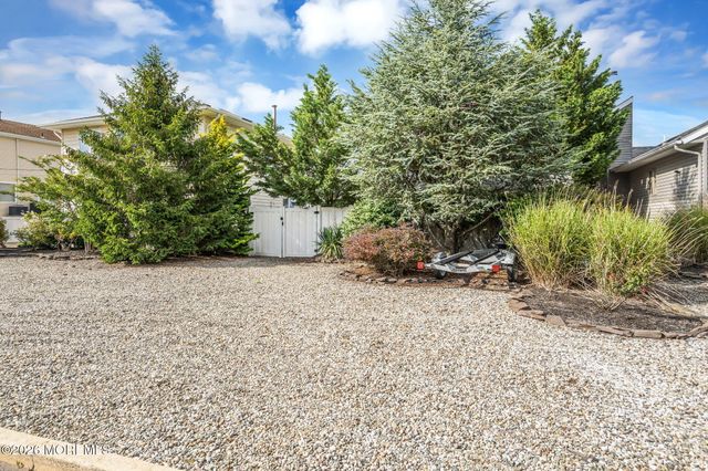 19 Drake Way, Toms River, NJ 08753