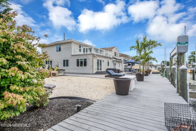 19 Drake Way, Toms River, NJ 08753