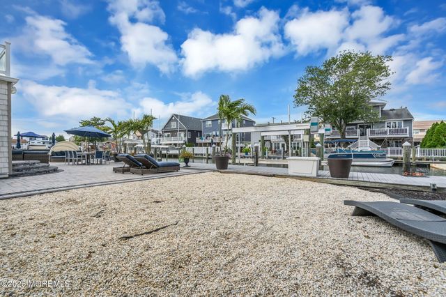 19 Drake Way, Toms River, NJ 08753