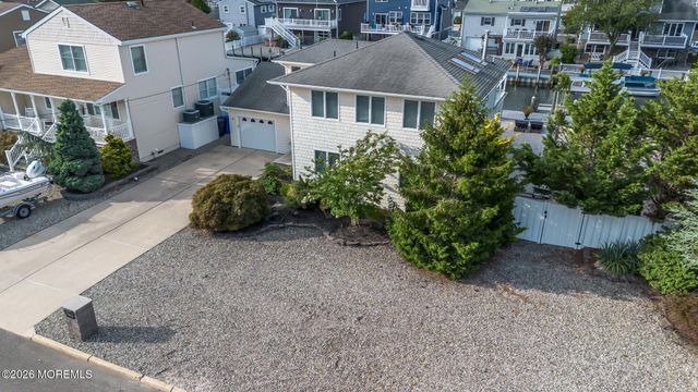 19 Drake Way, Toms River, NJ 08753