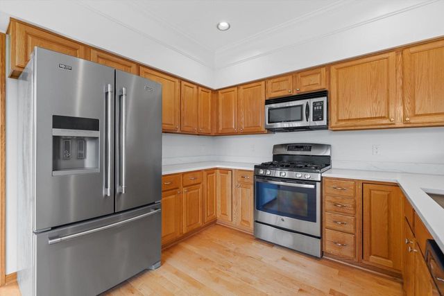4703 W Forest Hill AVENUE, Franklin, WI 53132