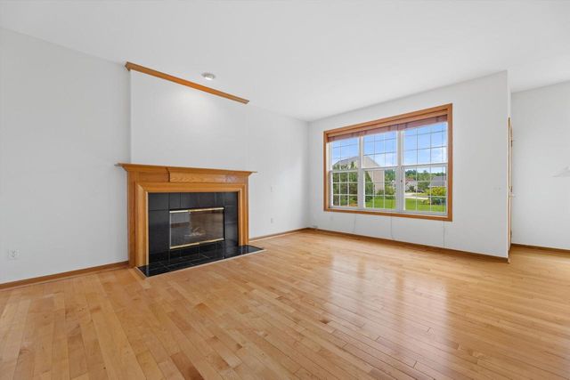 4703 W Forest Hill AVENUE, Franklin, WI 53132