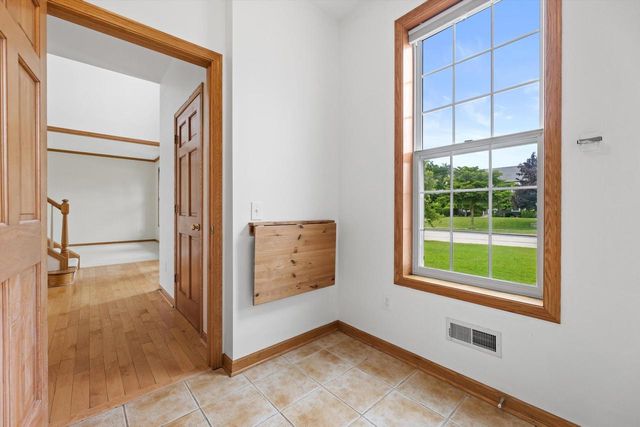 4703 W Forest Hill AVENUE, Franklin, WI 53132