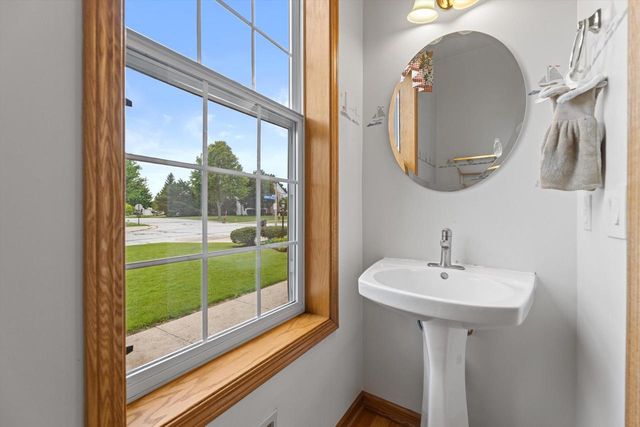 4703 W Forest Hill AVENUE, Franklin, WI 53132