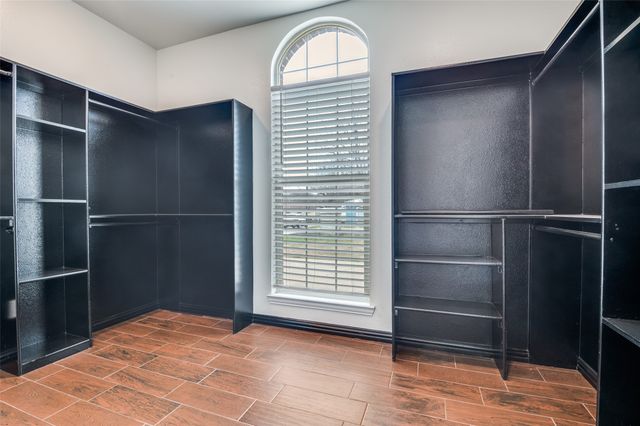 517 Netherland Drive, Seagoville, TX 75159