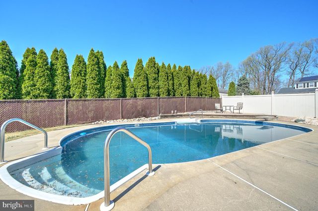 2533 SKYVIEW, Feasterville Trevose, PA 19053