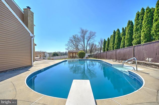 2533 SKYVIEW, Feasterville Trevose, PA 19053