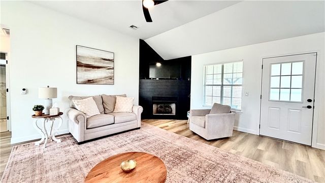 2310 SW 17th, Bentonville, AR 72713