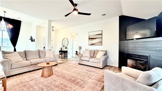 2310 SW 17th, Bentonville, AR 72713