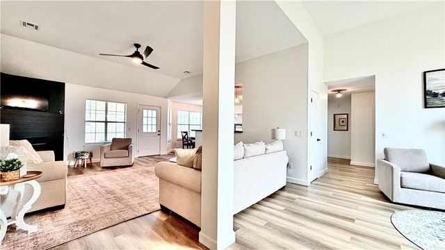 2310 SW 17th, Bentonville, AR 72713