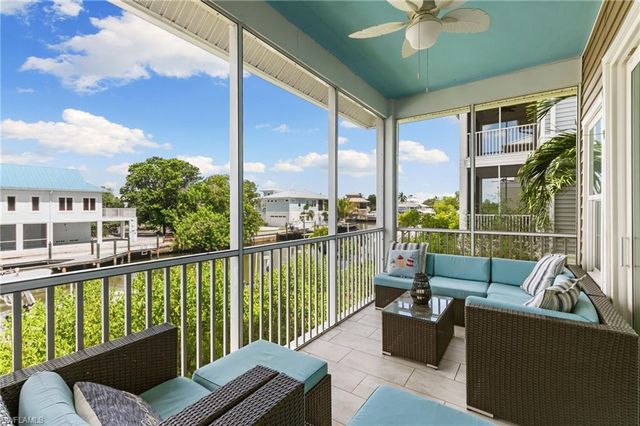 346 Angler DR 1102, Goodland, FL 34140