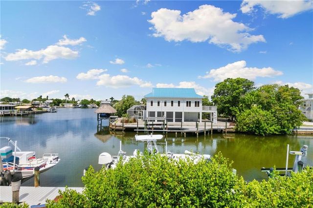 346 Angler DR 1102, Goodland, FL 34140
