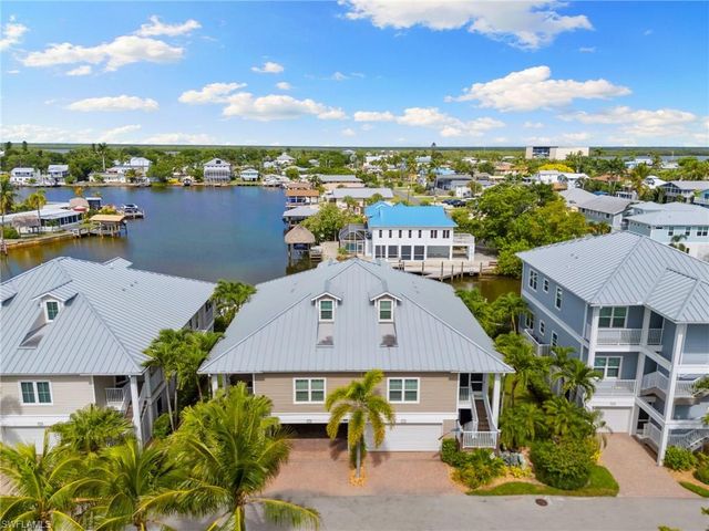 346 Angler DR 1102, Goodland, FL 34140