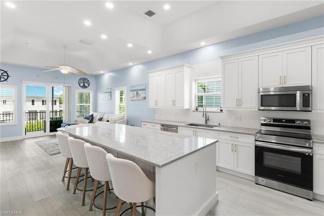 346 Angler DR 1102, Goodland, FL 34140