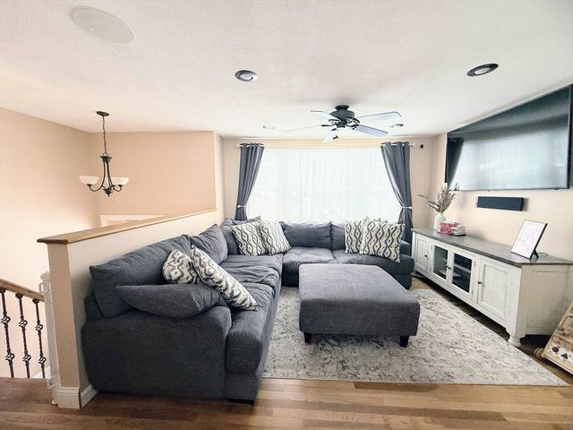 15 Dover Street, Nashua, NH 03063