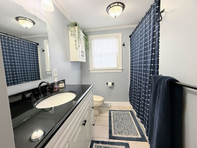 15 Dover Street, Nashua, NH 03063