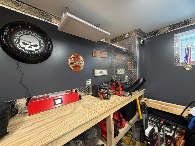 15 Dover Street, Nashua, NH 03063