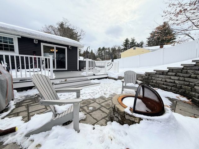 15 Dover Street, Nashua, NH 03063