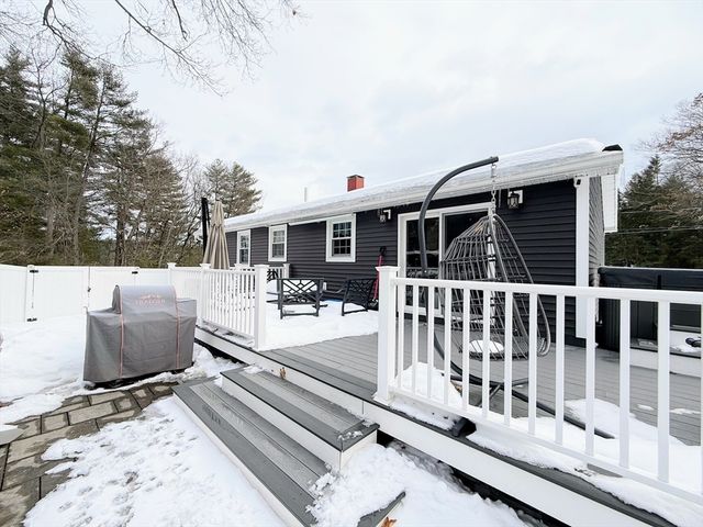 15 Dover Street, Nashua, NH 03063