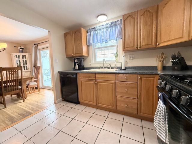 15 Dover Street, Nashua, NH 03063