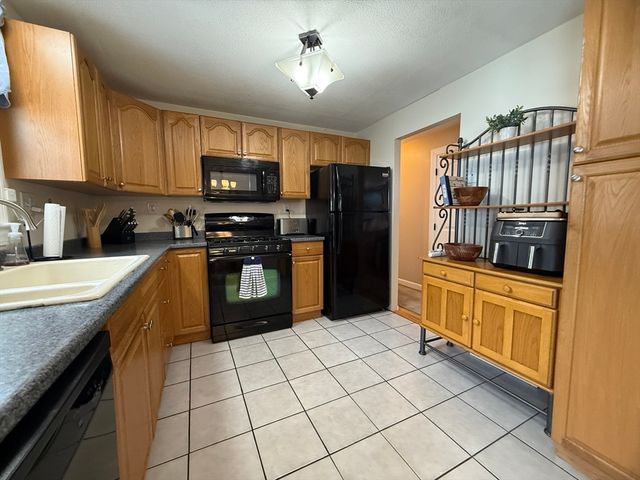 15 Dover Street, Nashua, NH 03063