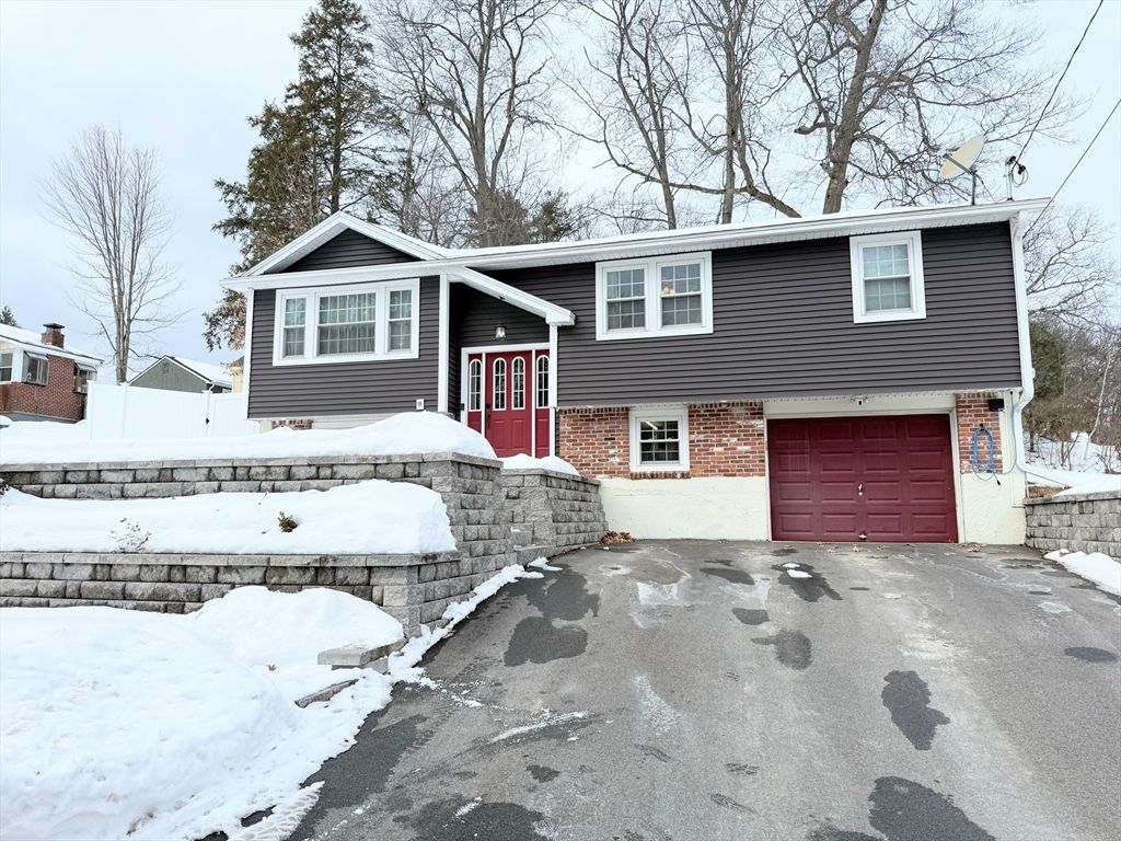 15 Dover Street, Nashua, NH 03063