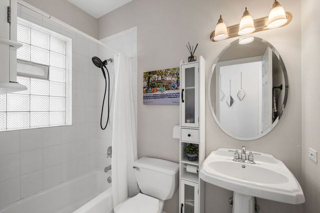 1010 W Diversey Parkway 3, Chicago, IL 60614